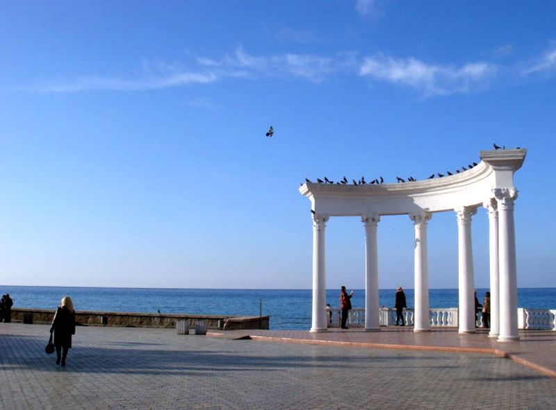 Пляжи в бетонных оковах: что ждет уникальное побережье Западного Крыма