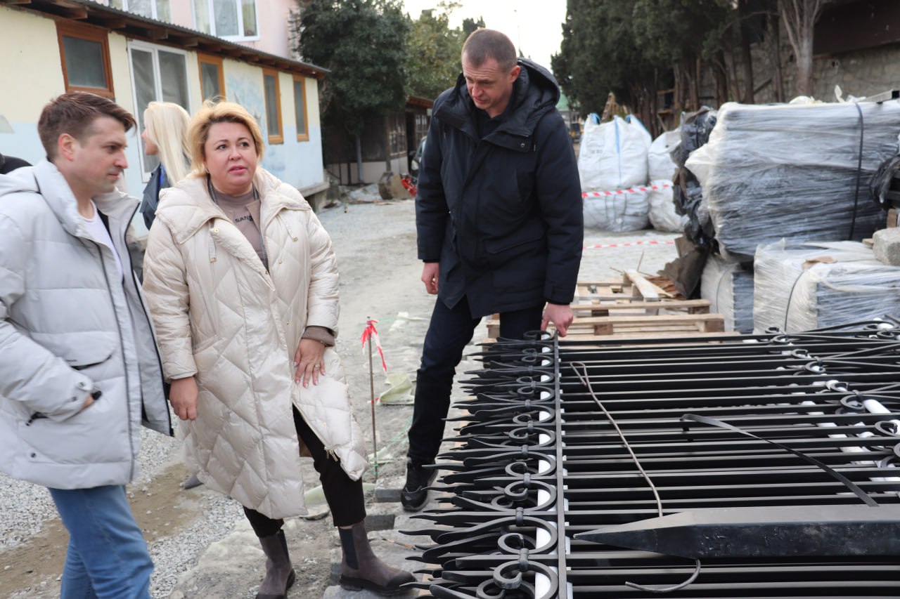 Павленко положительно оценила ход работ по благоустройству в Алупке -  Ялта-24 - ВСЕ ГОРОДСКИЕ СОБЫТИЯ